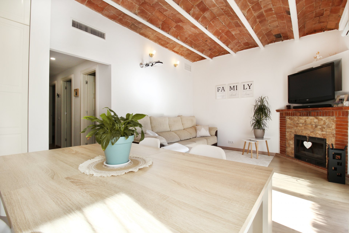 Buscar pisos o casas en Castelldefels.