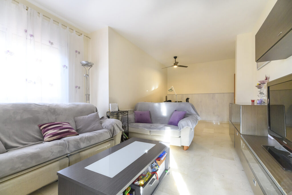 Buscar pisos o casas en Cornellà de Llobregat.